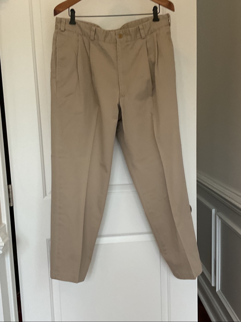 Men's Tan Pleated Chinos - Classic Workwear Style